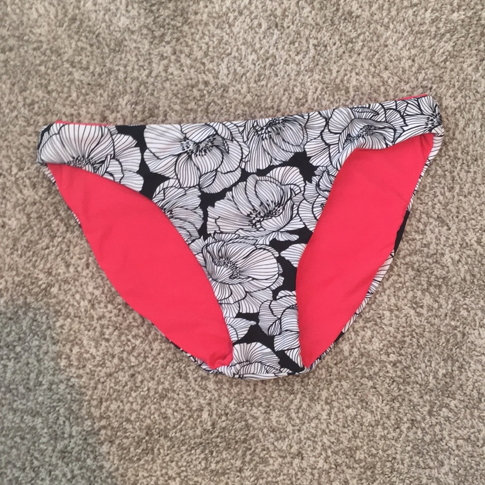 New without tags- Reversible bikini BOTTOMS, large - Picture 2 of 3